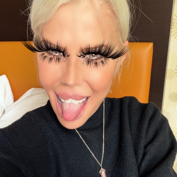 Meet your Posher, “ Mary Michelle “ - Picture 10 of 15